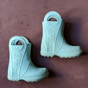 Light blue CROCS rain boots sz 7 - fit like sz 6
